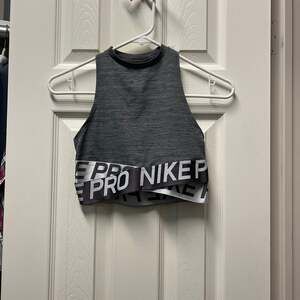 Nike Pro Women's Intertwist 2 Cross Over Space-Dye Cropped Tank Top - XS